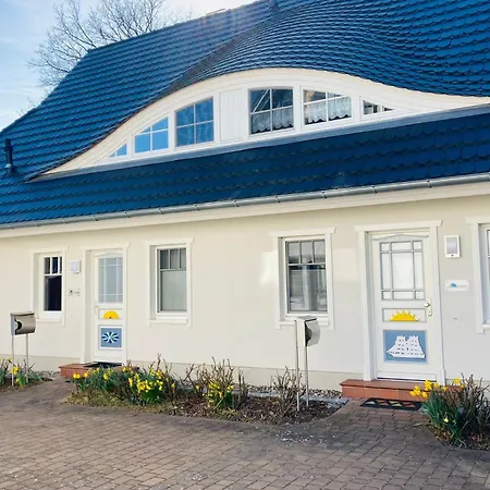 Semesterbostad Doppelhaushaelfte Birkenstrasse 5e Zingst